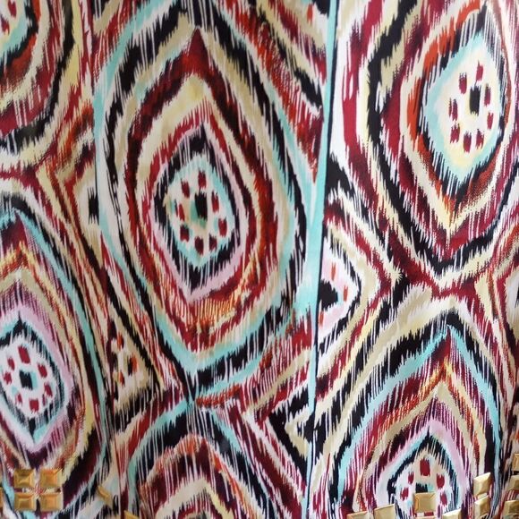 BCBG MAXAZRIA short sleeve blouse with gold stud accent - Picture 4 of 9